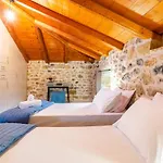 Tatil Evi Mantineia Stone Villa-an Ethereal Getaway *