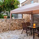 Tatil Evi Mantineia Stone Villa-an Ethereal Getaway Megali Mantineia