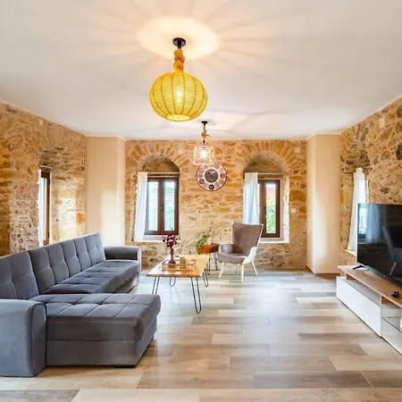 Semesterbostad Mantineia Stone Villa-an Ethereal Getaway Megali Mantineia