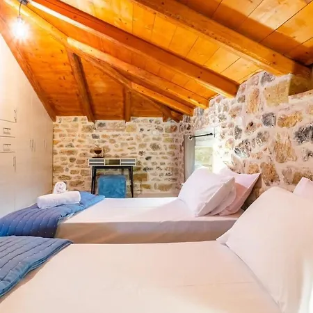 Tatil Evi Mantineia Stone Villa-an Ethereal Getaway *