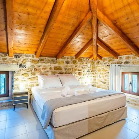 Mantineia Stone Villa-an Ethereal Getaway بيت للعطل *
