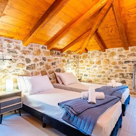 Tatil Evi Mantineia Stone Villa-an Ethereal Getaway Megali Mantineia