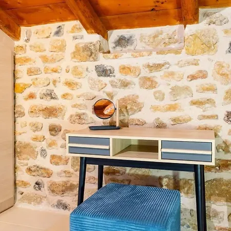 Mantineia Stone Villa-an Ethereal Getaway بيت للعطل