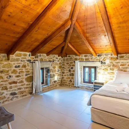 Semesterbostad Mantineia Stone Villa-an Ethereal Getaway *