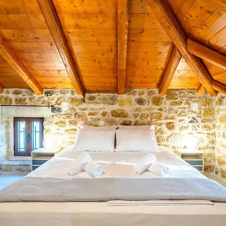 Mantineia Stone Villa-an Ethereal Getaway * Megali Mantineia