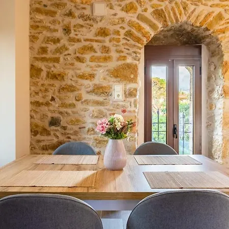 بيت للعطل Mantineia Stone Villa-an Ethereal Getaway