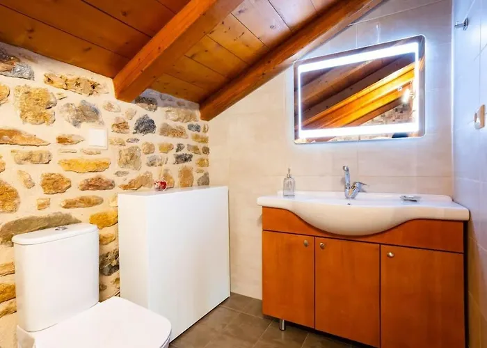 Mantineia Stone Villa-an Ethereal Getaway 度假居 *