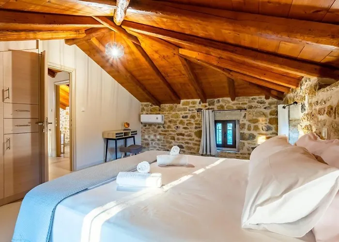 Mantineia Stone Villa-an Ethereal Getaway 度假居 Megali Mantineia