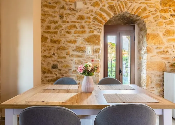 Semesterbostad Mantineia Stone Villa-an Ethereal Getaway