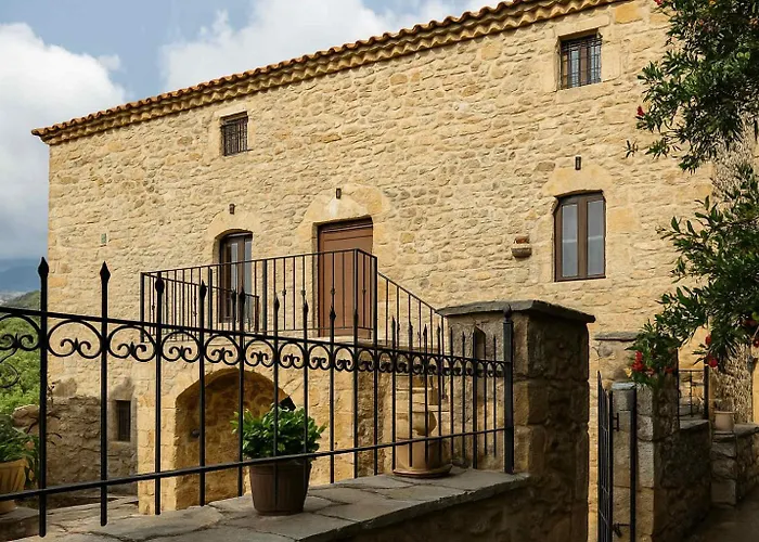 Semesterbostad Mantineia Stone Villa-an Ethereal Getaway *